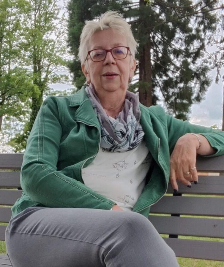 Frau Sabine Lechner